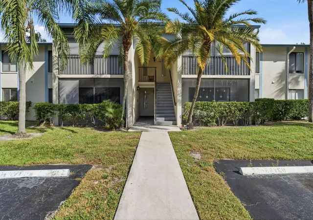 Listing Photo 4 - Condo for sale in building located at 1102 Grn Pine Blvd, West Palm Beach, FL 33409 - Unit #A1