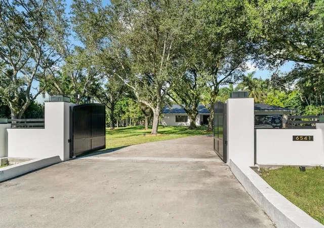Photo 1 of Sale Pending at 6541 Melaleuca Rd, Southwest Ranches, FL 33330 | MLS# F10543145 | Listing updated on 2026-09-16