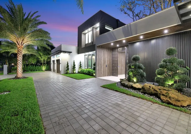 Photo 2 of Mansion for sale at 4312 Ne 23 Avenue, Fort Lauderdale, FL 33308 | MLS# F10541795 | Listing updated on 2026-10-04