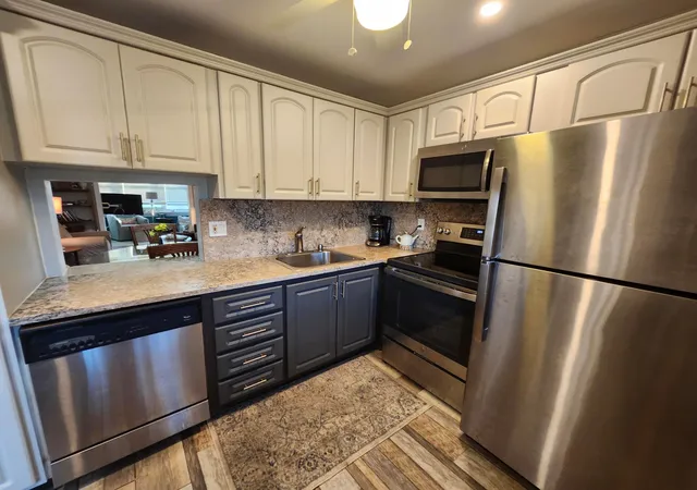 Photo 2 of Condo for sale at 300 Ne 26th Avenue #305, Boynton Beach, FL 33435 | MLS# R11151004 | Listing updated on 2026-09-15