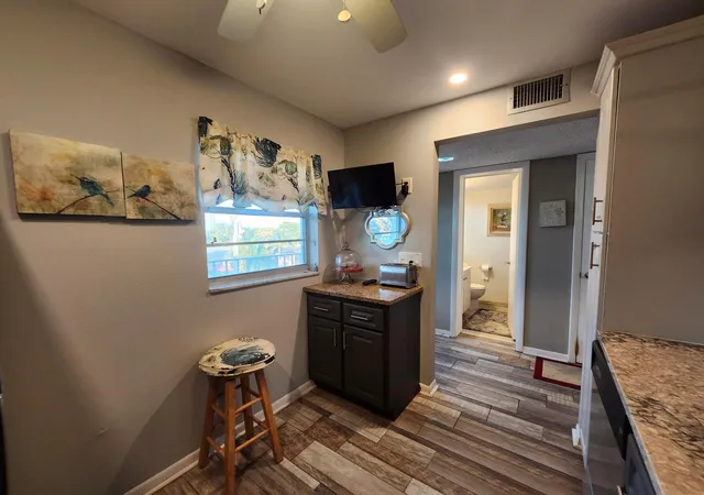Listing Photo 4 - Condo for sale in building located at 300 Ne 26Th Ave, Boynton Beach, FL 33435 - Unit #305