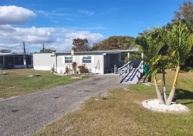Photo 2 of Manufactured home for sale at 4037 Se 27th Street, Okeechobee, FL 34974 | MLS# F10543427 | Listing updated on 2026-10-02