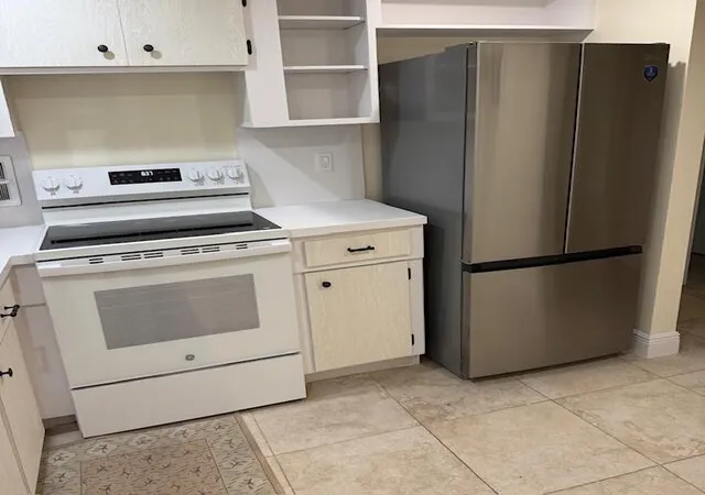 Photo 4 of Condo for sale at 100 Stratford H, West Palm Beach, FL 33417 | MLS# R11151393 | Listing updated on 2026-09-15