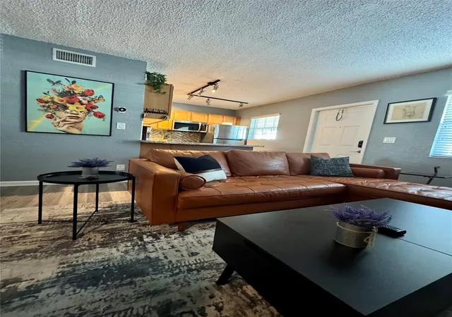 Listing Photo 4 - Condo for sale in building located at 2660 Ne 8Th Ave, Wilton Manors, FL 33334 - Unit #211