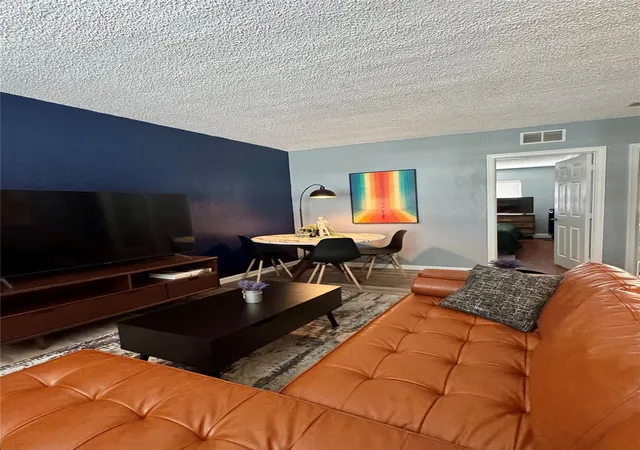 Listing Photo 5 - Condo for sale in building located at 2660 Ne 8Th Ave, Wilton Manors, FL 33334 - Unit #211