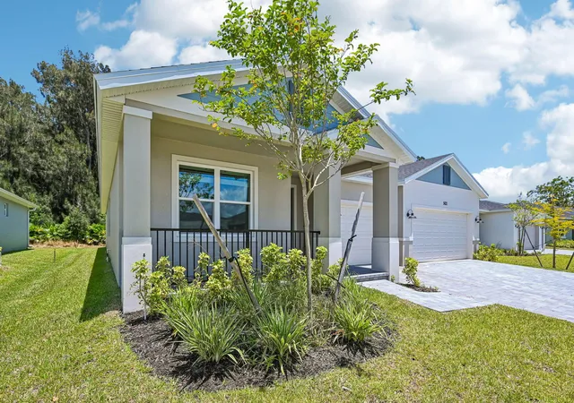 Photo 2 of Sale Pending at 5621 Hampton Park Cir, Vero Beach, FL 32966 | MLS# R11151737 | Listing updated on 2026-09-17