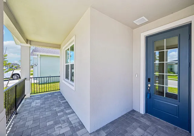 Photo 4 of Sale Pending at 5621 Hampton Park Cir, Vero Beach, FL 32966 | MLS# R11151737 | Listing updated on 2026-09-17