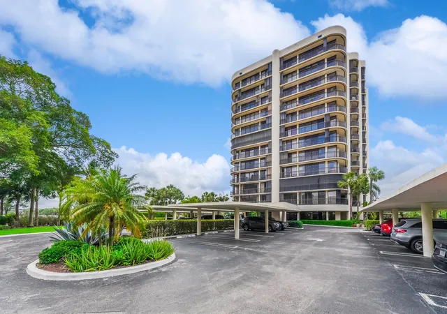 Photo 3 of Condo for sale at 2427 Presidential Way #204, West Palm Beach, FL 33401 | MLS# R11151675 | Listing updated on 2026-10-06