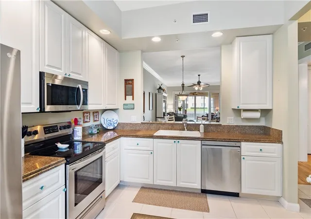 Listing Photo 5 - Condo for sale in building located at 19 Harbour Isle Dr, Fort Pierce, FL 34949 - Unit #106