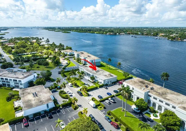 Photo 12 of Condo for sale at 2170 Ibis Isle Rd #3, Palm Beach, FL 33480 | MLS# R11152502 | Listing updated on 2026-09-23