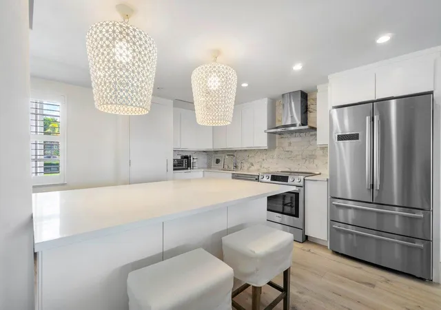 Photo 2 of Condo for sale at 2170 Ibis Isle Rd #3, Palm Beach, FL 33480 | MLS# R11152502 | Listing updated on 2026-09-23