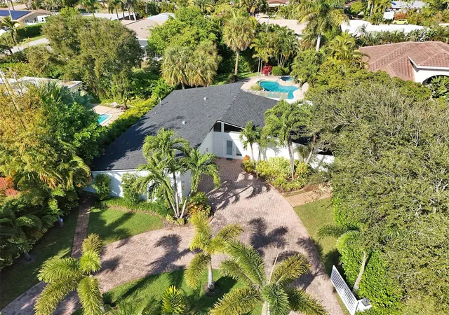 Photo 3 of Single family home for sale at 2525 SE 7th Drive, Pompano Beach, FL 33062 | MLS# F10544307 | Listing updated on 2026-09-13