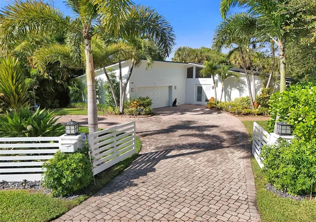 Photo 4 of Single family home for sale at 2525 SE 7th Drive, Pompano Beach, FL 33062 | MLS# F10544307 | Listing updated on 2026-09-13