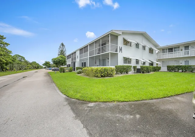 Photo 2 of Condo for sale at 312 Sheffield M, West Palm Beach, FL 33417 | MLS# R11152975 | Listing updated on 2026-09-16