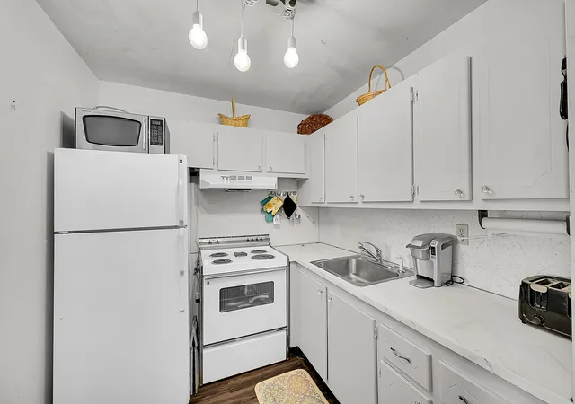 Photo 3 of Condo for sale at 312 Sheffield M, West Palm Beach, FL 33417 | MLS# R11152975 | Listing updated on 2026-09-16