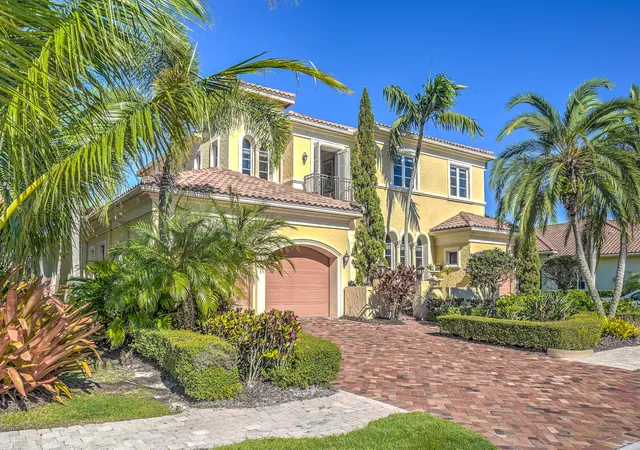 Photo 2 of Single family home for sale at 190 Se Bella Strano, Port Saint Lucie, FL 34984 | MLS# R11153359 | Listing updated on 2026-10-07