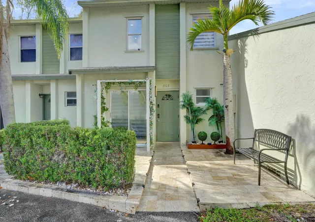 Photo 1 of Townhouse for sale at 868 Crystal Lake Dr, Deerfield Beach, FL 33064 | MLS# R11153676 | Listing updated on 2026-09-15