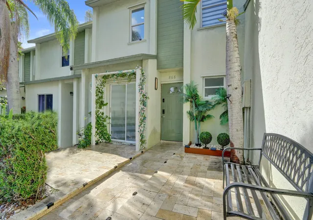Photo 2 of Townhouse for sale at 868 Crystal Lake Dr, Deerfield Beach, FL 33064 | MLS# R11153676 | Listing updated on 2026-09-15