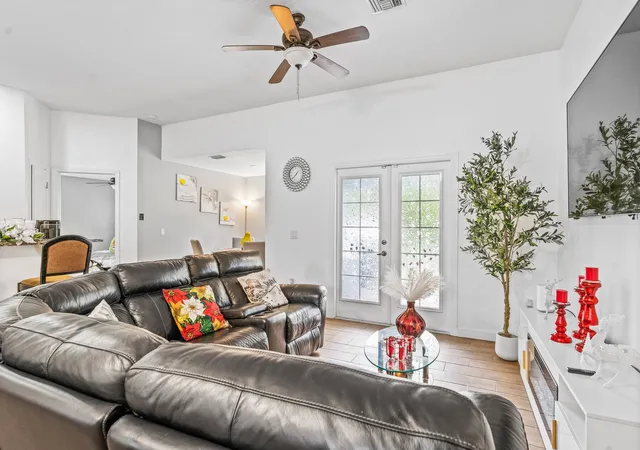 Photo 2 of Single family home for sale at 1035 34th Avenue Sw, Vero Beach, FL 32968 | MLS# R11153848 | Listing updated on 2026-09-30
