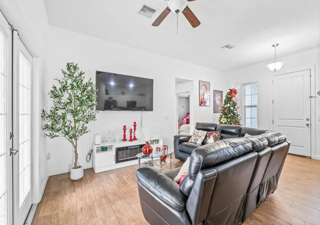 Photo 3 of Single family home for sale at 1035 34th Avenue SW, Vero Beach, FL 32968 | MLS# R11153848 | Listing updated on 2026-09-30