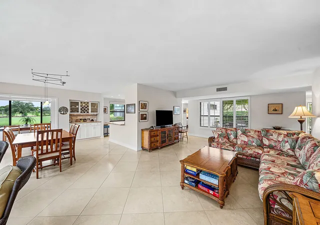 Listing Photo 5 - Condo for sale in building located at 10171 Quail Covey Rd, Boynton Beach, FL 33436 - Unit #Hibiscus N