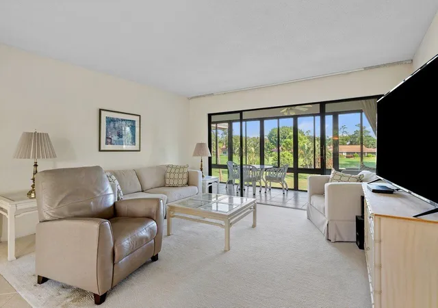 Photo 3 of Condo for sale at 4665 Kittiwake Ct #Kingfisher N, Boynton Beach, FL 33436 | MLS# R11153988 | Listing updated on 2026-09-14