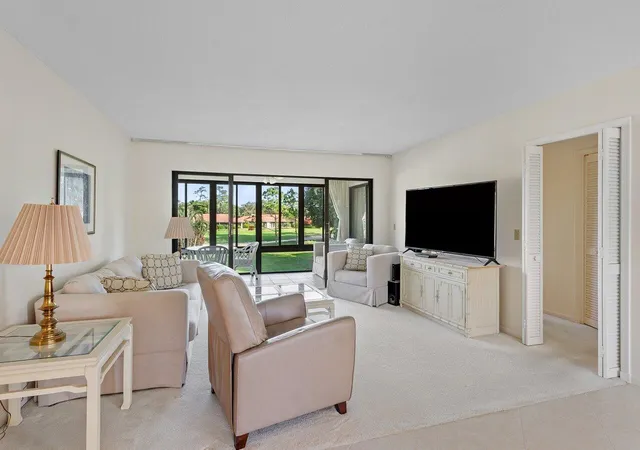 Listing Photo 4 - Condo for sale in building located at 4665 Kittiwake Ct, Boynton Beach, FL 33436 - Unit #Kingfisher N