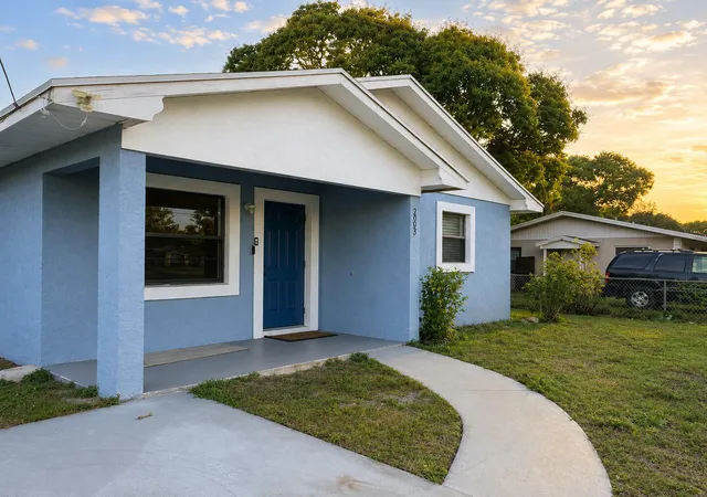 Photo 3 of Single family home for sale at 2903 Ave R, Fort Pierce, FL 34947 | MLS# F10545377 | Listing updated on 2026-10-01