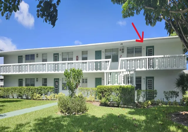 Photo 2 of Condo for sale at 301 Farnham M #301, Deerfield Beach, FL 33442 | MLS# R11154773 | Listing updated on 2026-10-07