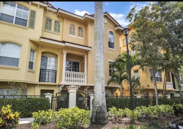 Photo 1 of Sale Pending at 11850 Valencia Gdns Ave, Palm Beach Gardens, FL 33410 | MLS# R11154963 | Listing updated on 2026-09-15