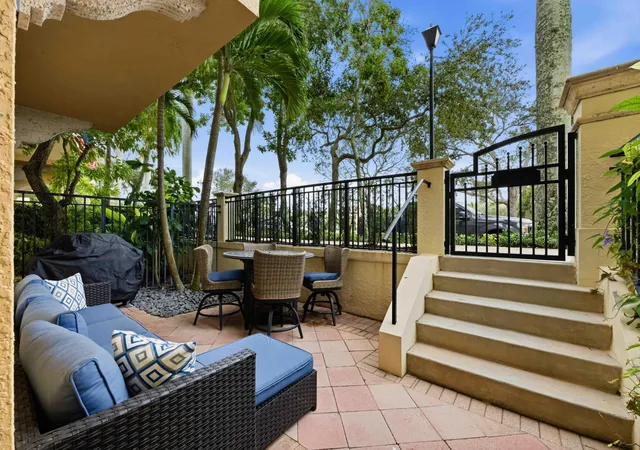 Photo 2 of Sale Pending at 11850 Valencia Gdns Ave, Palm Beach Gardens, FL 33410 | MLS# R11154963 | Listing updated on 2026-09-15