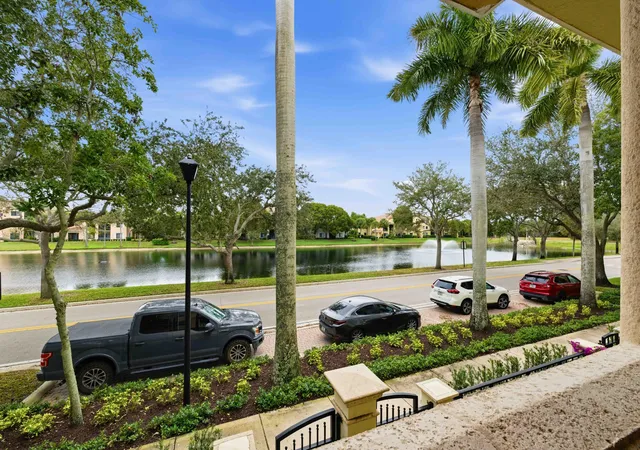 Photo 3 of Sale Pending at 11850 Valencia Gdns Ave, Palm Beach Gardens, FL 33410 | MLS# R11154963 | Listing updated on 2026-09-15