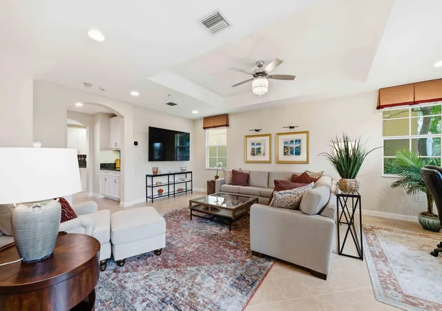 Photo 3 of Sale Pending at 11850 Valencia Gdns Ave, Palm Beach Gardens, FL 33410 | MLS# R11154963 | Listing updated on 2026-09-15
