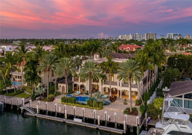 Photo 3 of Mansion for sale at 2430 Del Lago Dr, Fort Lauderdale, FL 33316 | MLS# F10542976 | Listing updated on 2026-10-06