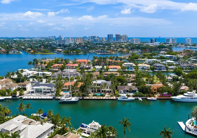 Photo 4 of Single family home for sale at 2430 Del Lago Dr, Fort Lauderdale, FL 33316 | MLS# F10542976 | Listing updated on 2026-10-06