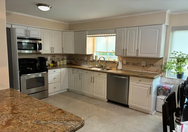 Photo 3 of Single family home for sale at 813 Se 10th Terrace, Deerfield Beach, FL 33441 | MLS# R11155826 | Listing updated on 2026-09-14