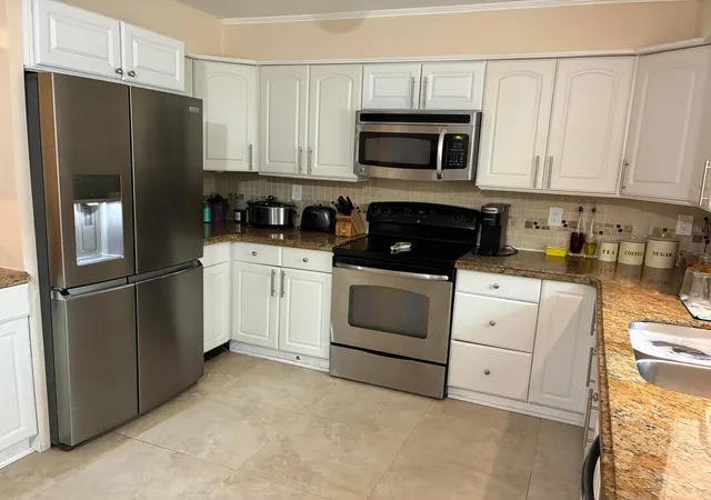 Photo 3 of Single family home for sale at 813 SE 10th Terrace, Deerfield Beach, FL 33441 | MLS# R11155826 | Listing updated on 2026-09-14