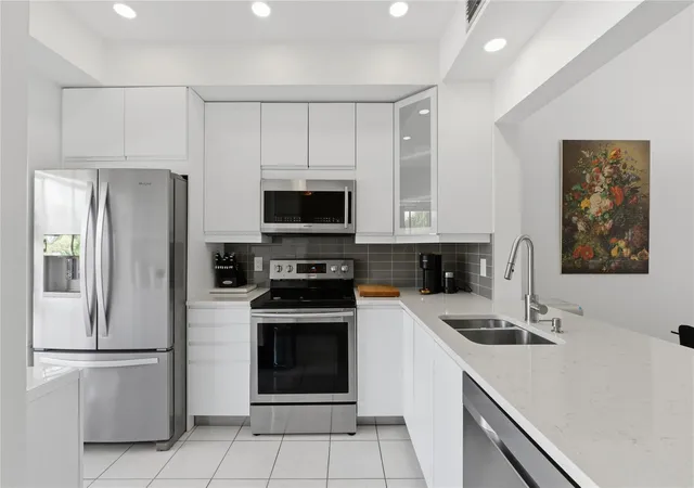 Listing Photo 4 - Condo for sale in building located at 2289 Sw 15Th St, Deerfield Beach, FL 33442 - Unit #132