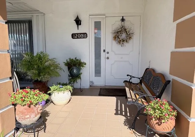 Photo 2 of Condo for sale at 1206 S Lakes End Dr #D, Fort Pierce, FL 34982 | MLS# R11157837 | Listing updated on 2026-09-14