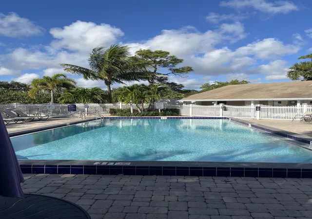 Photo 4 of Manufactured home for sale at 2555 Pga Blvd #446, Palm Beach Gardens, FL 33410 | MLS# R11158072 | Listing updated on 2026-09-15