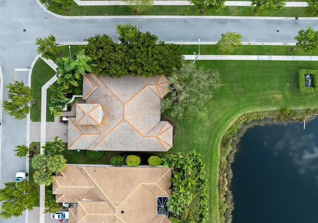 Photo 2 of Sale Pending at 9724 Via Grandezza W, Wellington, FL 33411 | MLS# R11158694 | Listing updated on 2026-09-14