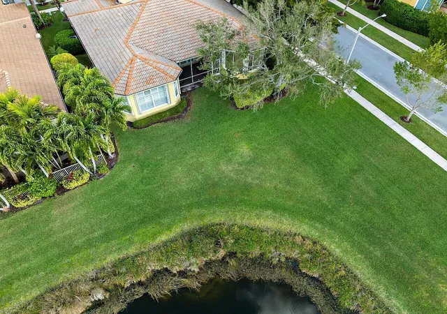 Photo 3 of Sale Pending at 9724 Via Grandezza W, Wellington, FL 33411 | MLS# R11158694 | Listing updated on 2026-09-14