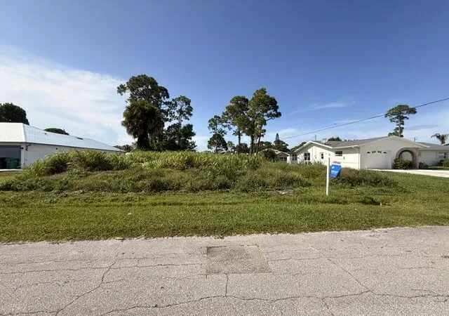 Photo 2 of Single family home for sale at 541 Nw Placid Ave, Port Saint Lucie, FL 34983 | MLS# R11158773 | Listing updated on 2026-09-15