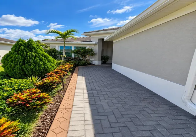 Photo 3 of Single family home for sale at 11917 Sw Seahorse Springs Ter, Port Saint Lucie, FL 34987 | MLS# R11161723 | Listing updated on 2026-09-15