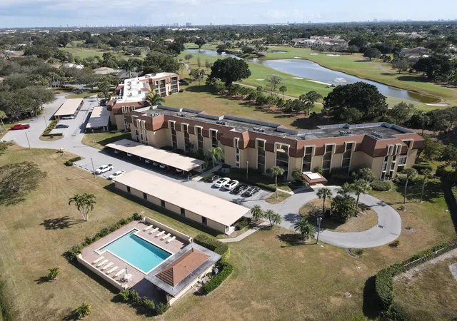 Photo 2 of Condo for sale at 5390 Woodland Lakes Dr #201, Palm Beach Gardens, FL 33418 | MLS# R11161896 | Listing updated on 2026-09-14