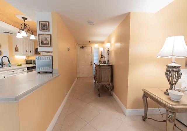 Photo 4 of Condo for sale at 5390 Woodland Lakes Dr #201, Palm Beach Gardens, FL 33418 | MLS# R11161896 | Listing updated on 2026-09-14