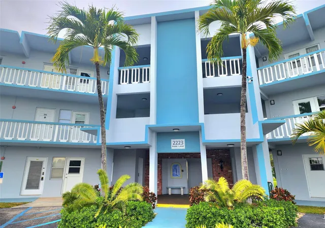 Photo 1 of Sale Pending at 2223 Park Ln #105, Hollywood, FL 33021 | MLS# F10548154 | Listing updated on 2026-09-15