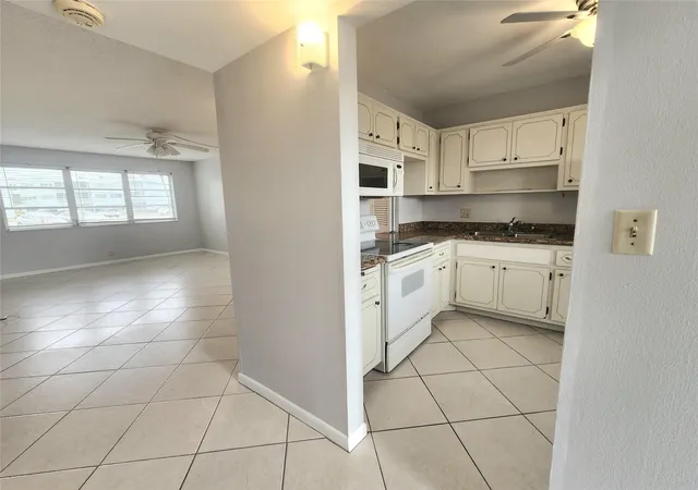 Photo 3 of Sale Pending at 2223 Park Ln #105, Hollywood, FL 33021 | MLS# F10548154 | Listing updated on 2026-09-15