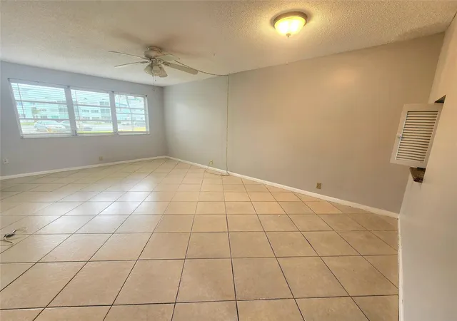Photo 4 of Sale Pending at 2223 Park Ln #105, Hollywood, FL 33021 | MLS# F10548154 | Listing updated on 2026-09-15