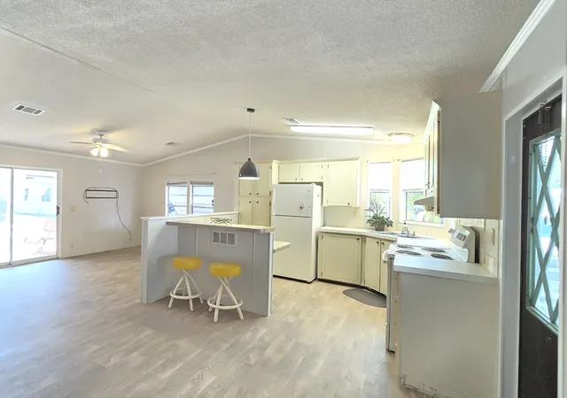 Photo 3 of Manufactured home for sale at 5680 Hemingway Ct #15, Fort Pierce, FL 34982 | MLS# R11162214 | Listing updated on 2026-09-16